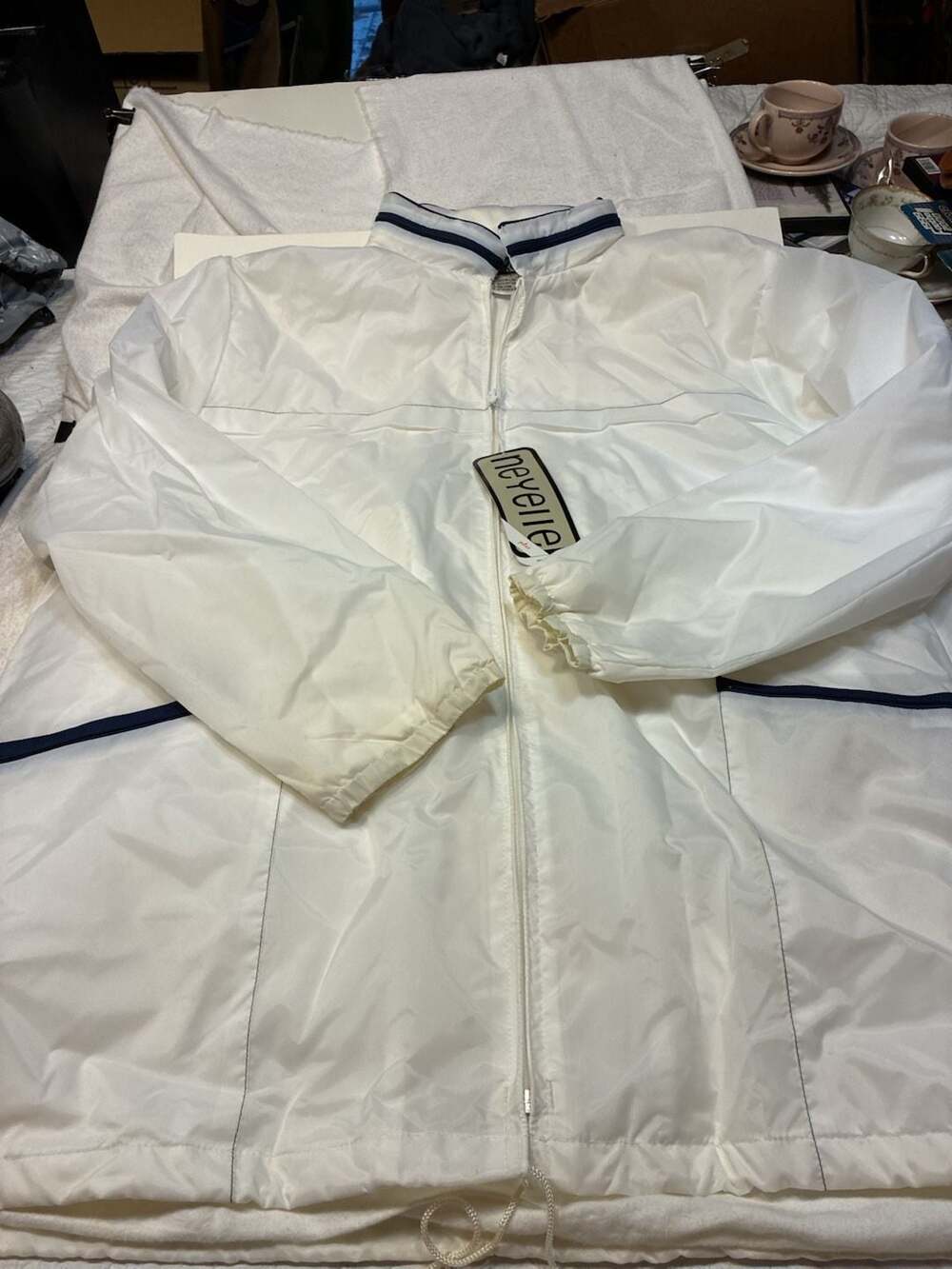 Neyelle Windbreaker Jacket Size M 20-22 White Nylon Full Zip Vintage